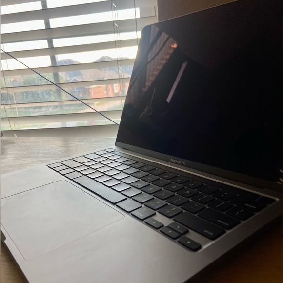 Macbook Pro 13’ - Picture 3 of 5